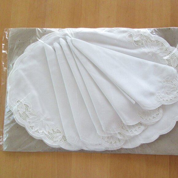 Vintage off-white cut lace oval placements & napkins - scalloped edge - set of 6 - Picture 6 of 6